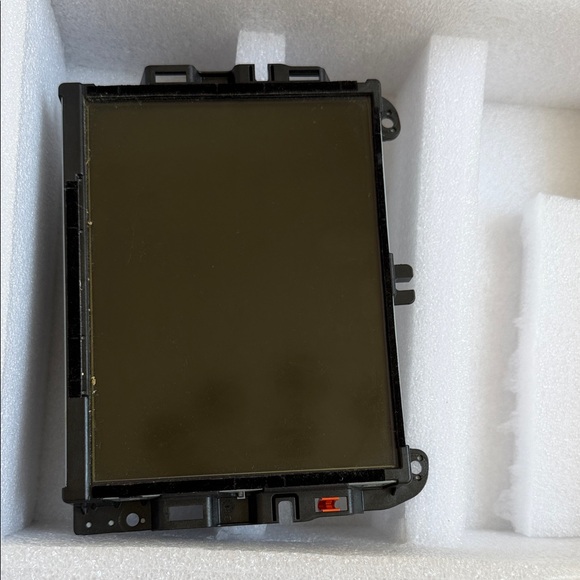 2019 dodge Durango navigation screen with complete trim - Picture 2 of 3